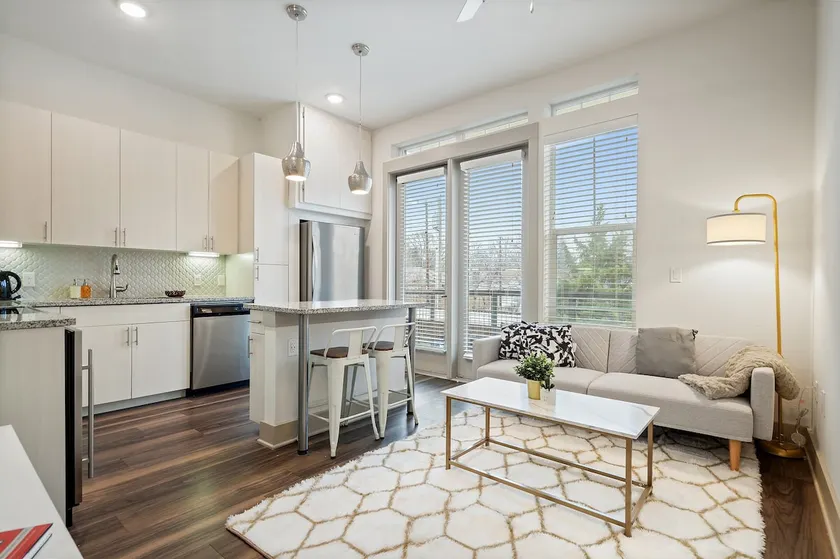 Lakewood 1 Bed Near White Rock Lake with Parking - Image 1
