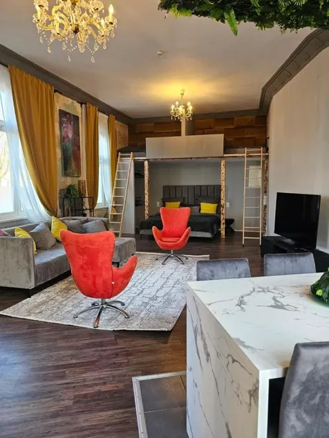 Aue Stay - Image 1