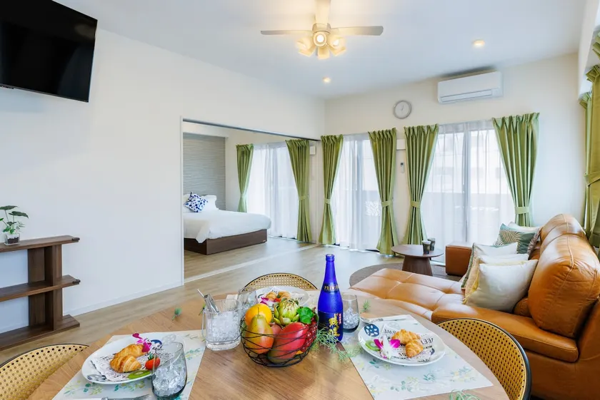 Urasoe City Center, 50㎡ of newly built rental space, free parking on site, free rental of baby supplies, excellent access to Naha and Chatan - Image 1