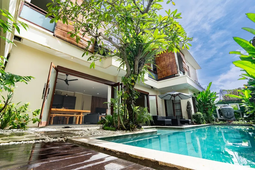 Villa Tepi 6 bed luxury villa 15m pool in Seminyak - Image 1