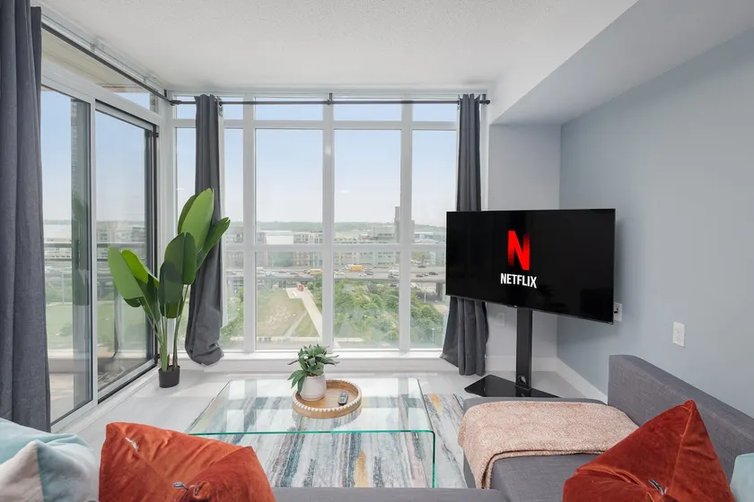 Toronto Getaway! 2BR Condo w City Views - Image 1