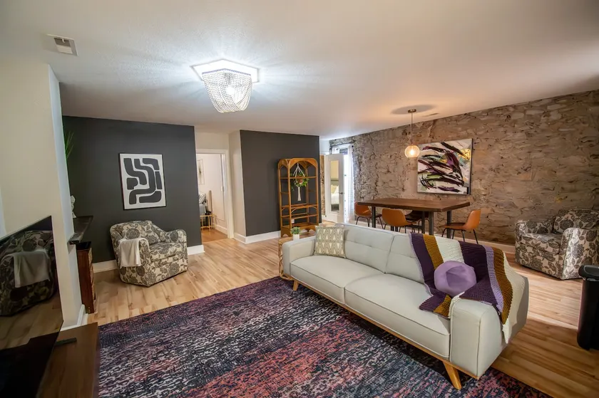 Mass St Suite Dreams B- 2 BR Walk! Eat! Explore! - Image 1