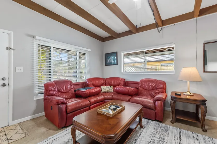 Pet Friendly. Minutes to Beaches - Image 1