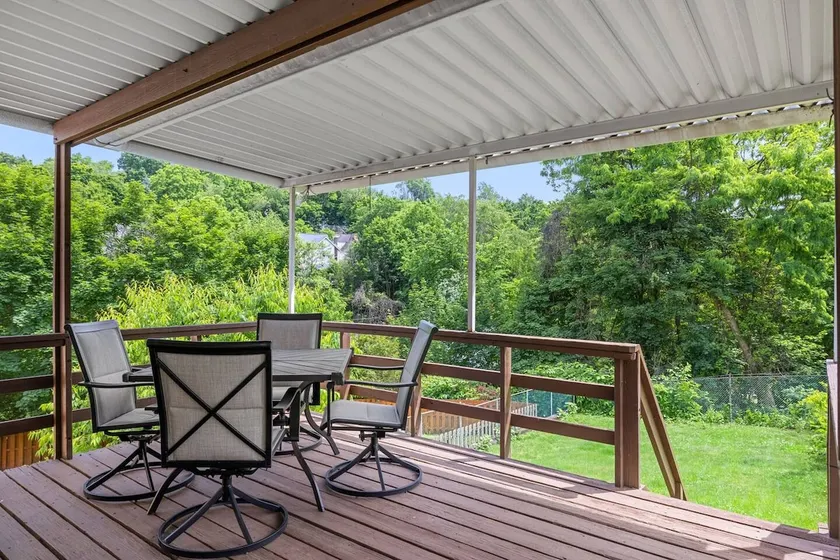 Mount Washington Home with Private Deck Sleeps 16 - Image 1