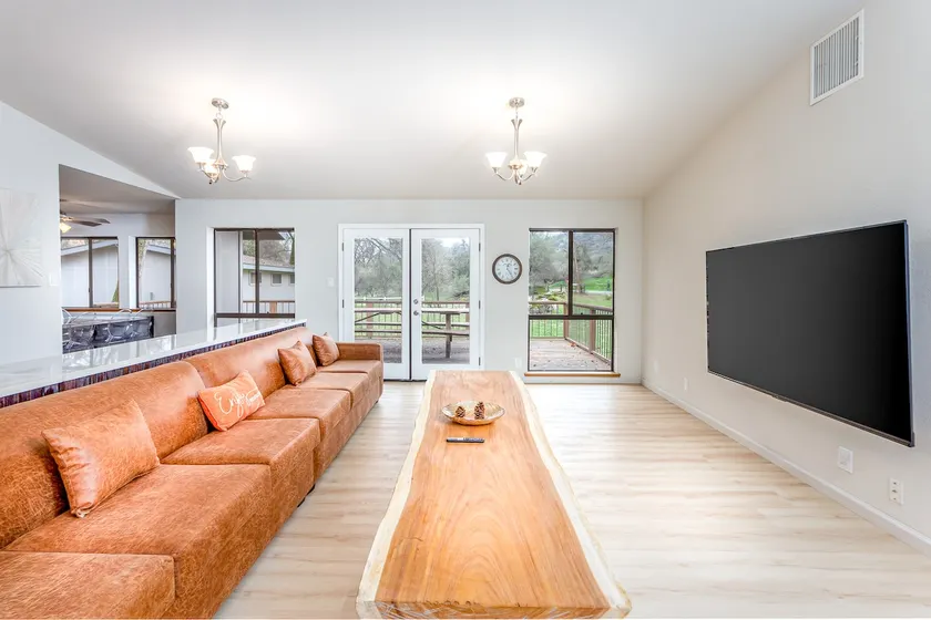 Grand Riverside Retreat - 150 yds from the River - Image 1