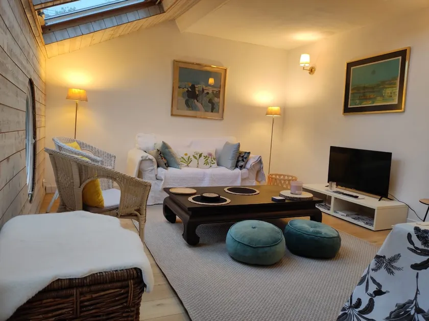 Large 2-room apartment, charming Paris Puteaux Nanterre - Image 1