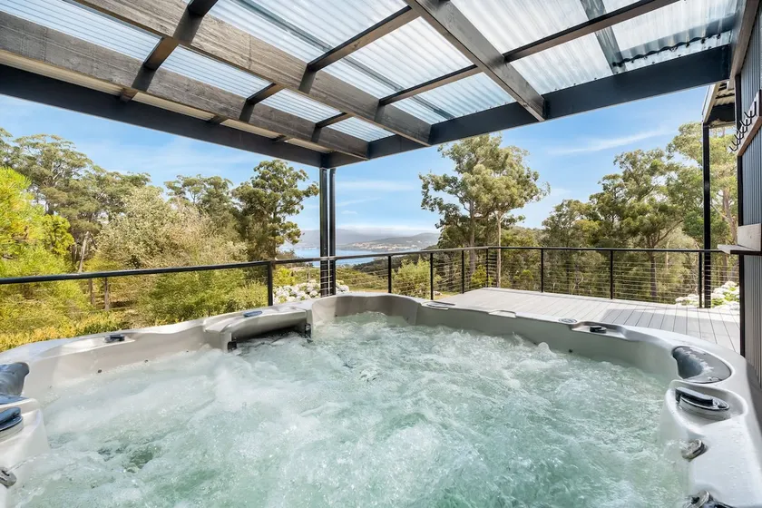 Spectacular Views of Deep Bay w/ Private Hot Tub - Image 1