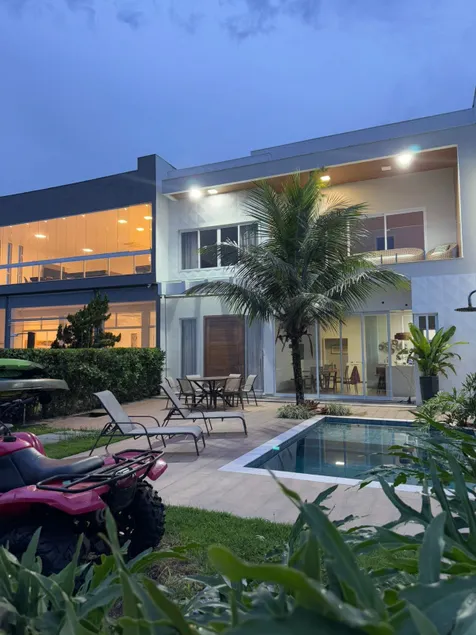 Luxury Villa & Pool | 4 Suites - Image 1
