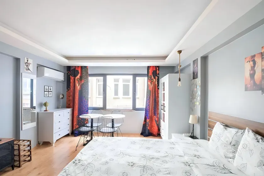 Cozy Central Flat w/Netflix & Elevator Near Metro - Image 1