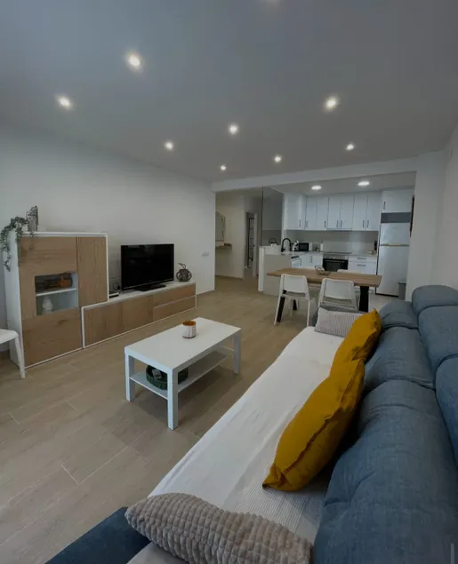 Cozy, large house with terrace - Image 1