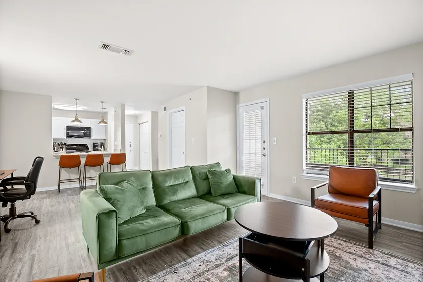3BR Near Downtown ~ Parking ~ Pool ~ Gym ~ SXSW - Image 1