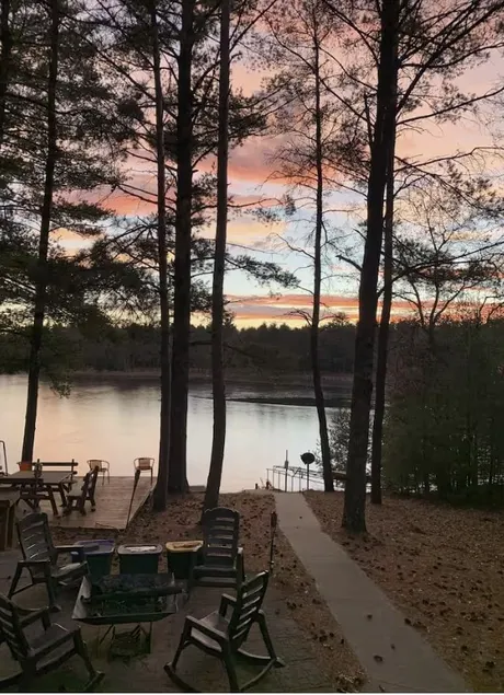 Lakefront ~ Whispering Pines Lodge - Image 1