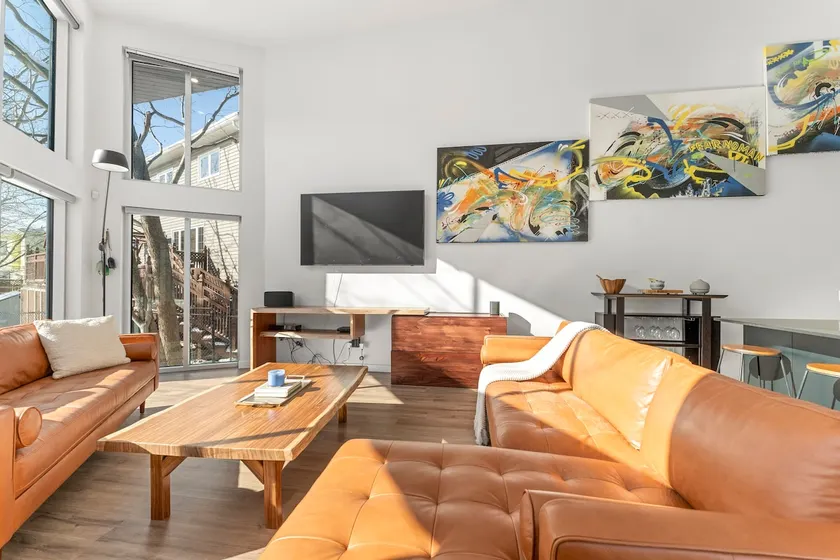 Urban Art Loft - 4 Beds, Gym, Sauna, Hot Tub - Image 1