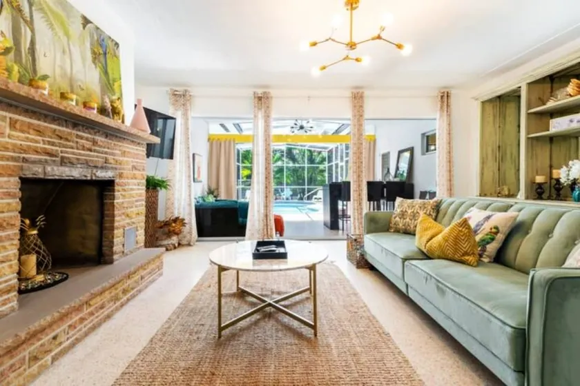 Perfect Location w/ pool -close to beach or DT! - Image 1