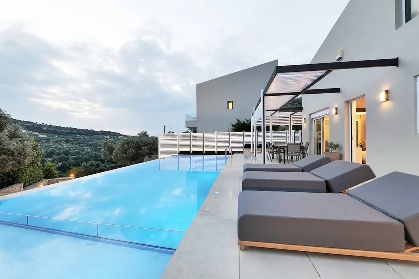 Luxury & Modern Villa with Heated Private Pool - Image 1