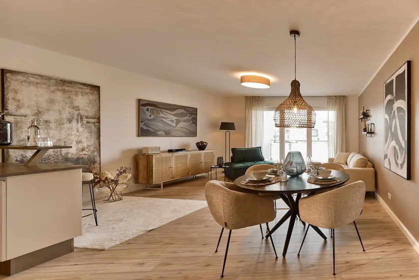 Designer apartment: south-facing balcony and lake view - Image 1