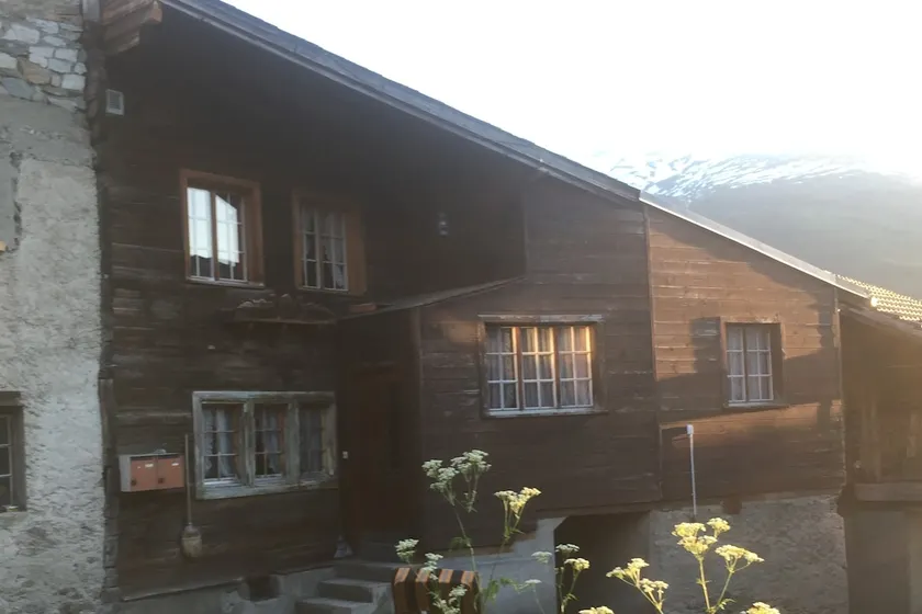2-room apartment in historic Valais house - Image 1
