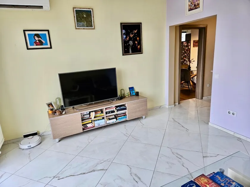 Entire apartment next to the park - Image 1