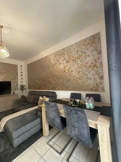 Alan home - Image 1