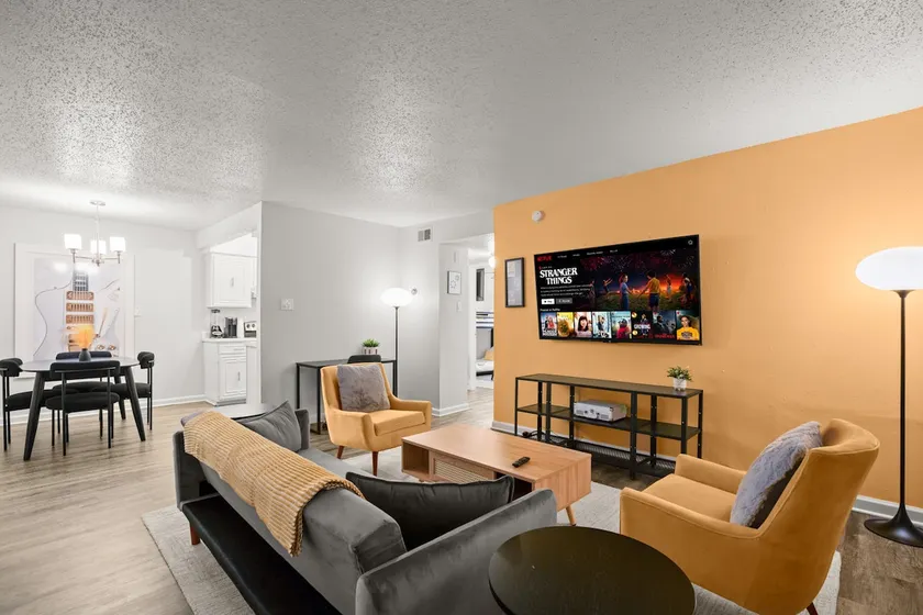 Sleek & Spacious ~ Downtown~ Zilker ~ SXSW - Image 1