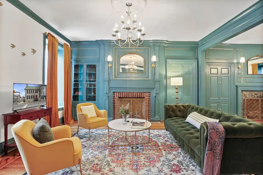 1789 Historic Gem | Modern for 9 (winter rates) - Image 1