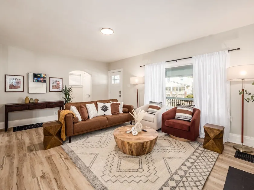 Oakwood Charm | Family-Friendly 3BR Getaway - Image 1