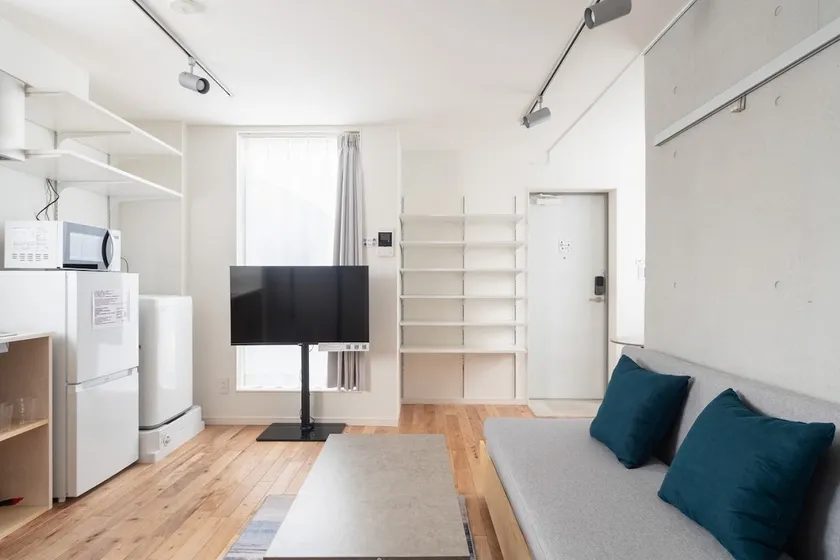 Sumyca Tokyo's Apartment 1, Apartment with a single bed and sofa bed. - Image 1