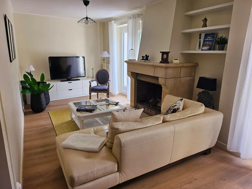 Detached house with 2 bedrooms - Image 1