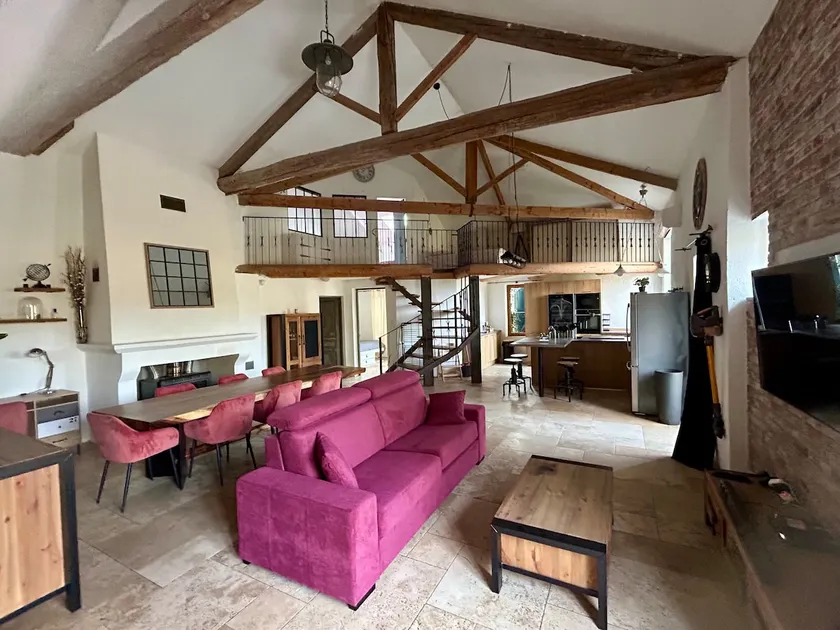 West Wing Loft-style flat with private balcony - Image 1
