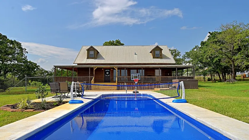 Nonnie's Place at 4D Guest Ranch - Image 1