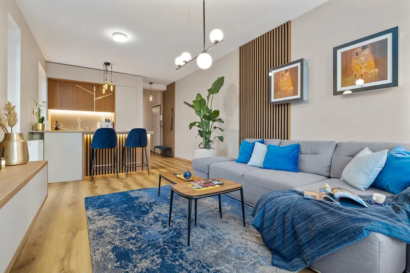 Golden Moon Apartment - Image 1