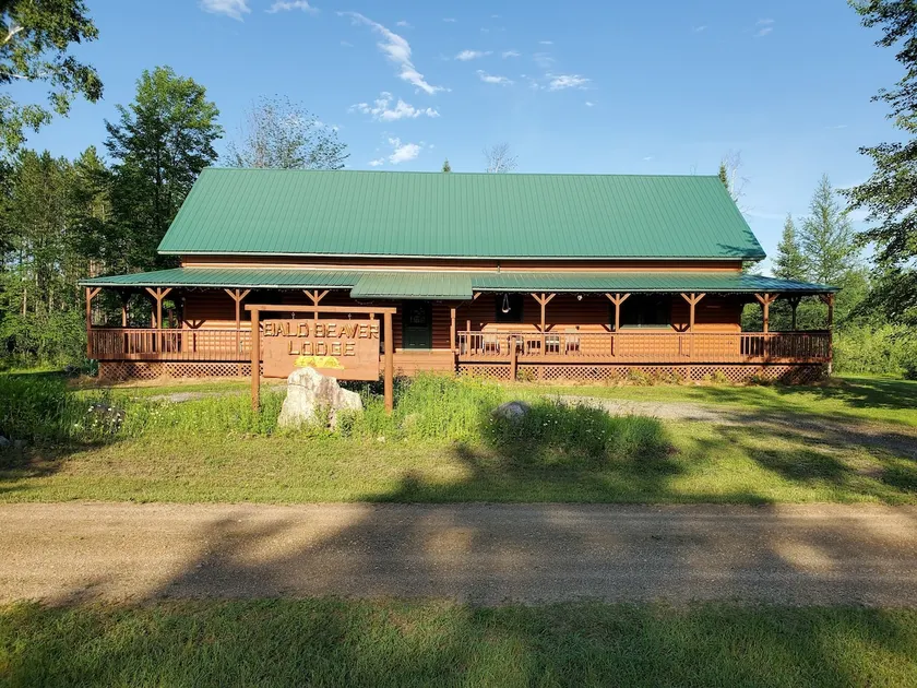 Die Bald Beaver Lodge ist ein Paradies für Jäger, Angler, Motorschlittenfahrer und Reiter! - Image 1