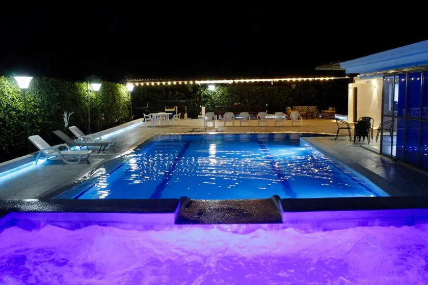 Cottage 20 people+AC+Pool+Jacuzzi+ BBQ at@Melgar - Image 1