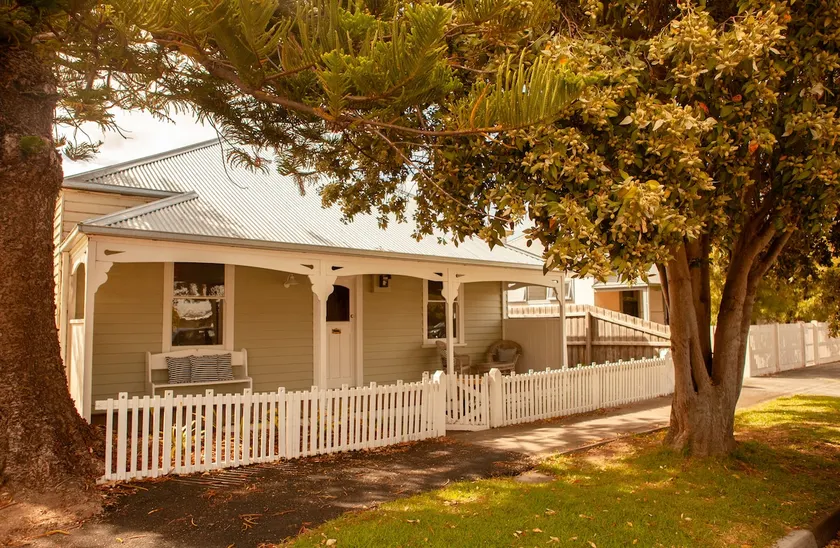 Queenie - Steps from the Beach! - Image 1