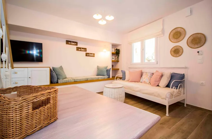 Cosy House in the Heart of Gytheio - Image 1