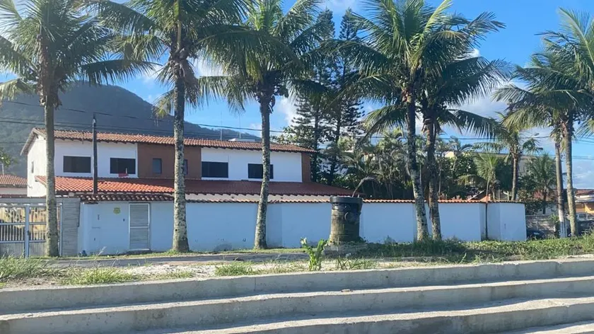 House facing the sea, 4 beautiful en-suites! - Image 1