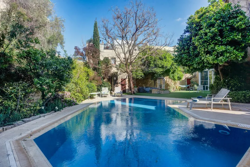 Stunning 5BR Villa with private pool & terrace by 360 Estates - Image 1