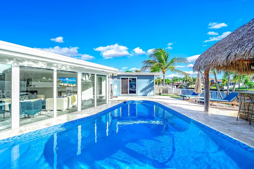 Pool & Waterfront! Tiki Hut+Close To Beach! - Image 1