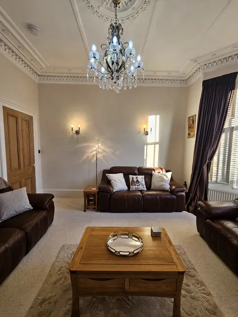 Stunning 3 bed apartment - Image 1