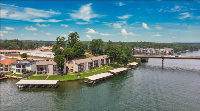 Oaklawn Oasis! Lake View w/ Pool - Image 1