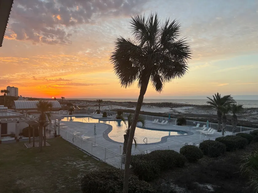 Stay beachy - Image 1