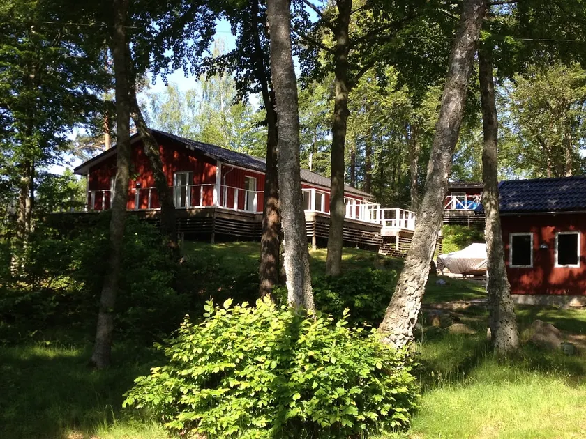 Country House by the lake - Image 1