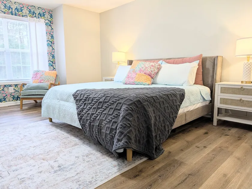 Cozy Modern Home- 3BR/2 Bath 5 min to base - Image 1
