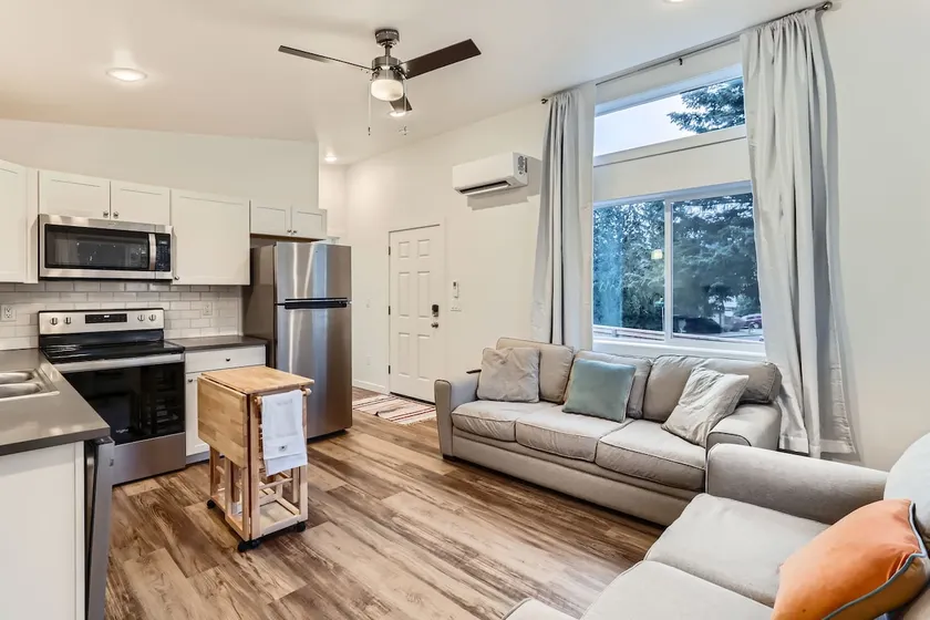 1Bd close to Nike, Intel & Train - Image 1
