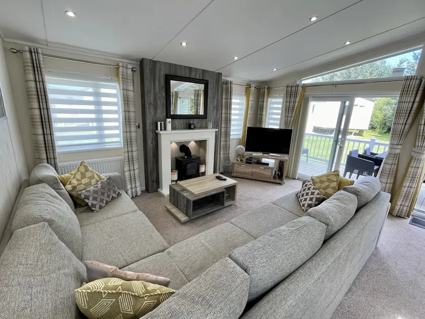 Luxury Cornish Holiday Accommodation with Sea View - Image 1