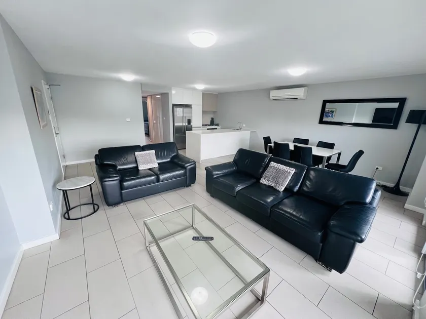 2 bedroom in Hamilton - Image 1