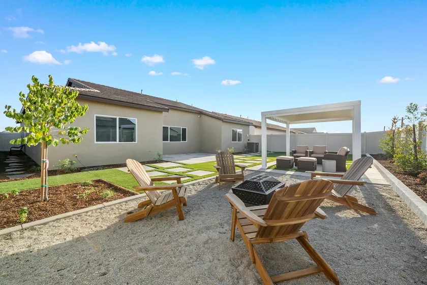 Modern, Clean, New Home + Extras - Image 1