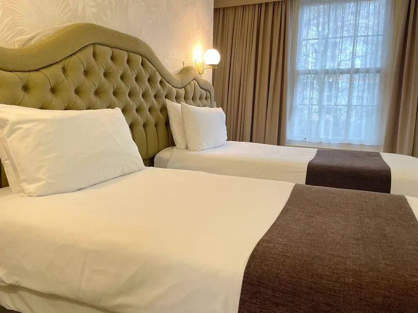 HNFC Stays - En-suite, Free Parking & Restaurant - Image 1