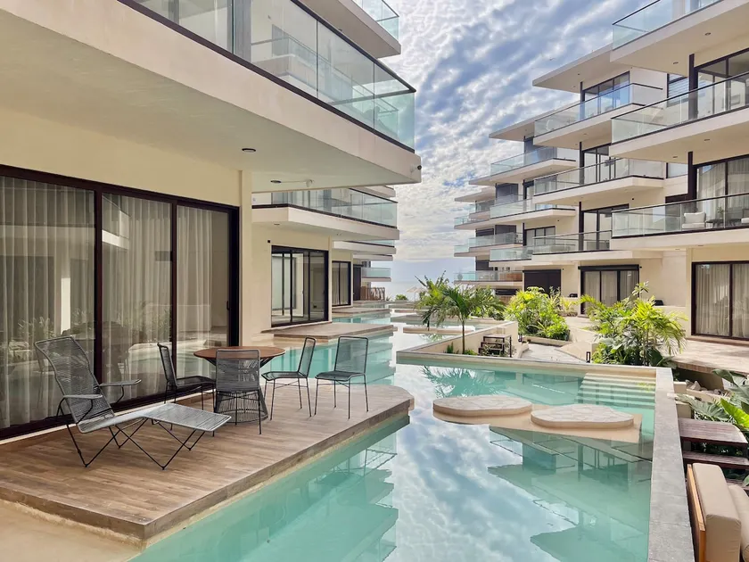 M1- Ground floor terrace with access to the zigzag pool - Image 1