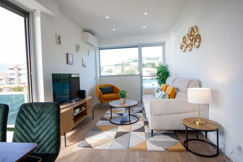 Luxury 1 Bed Apt Seafront Escape in Cannes - Image 1